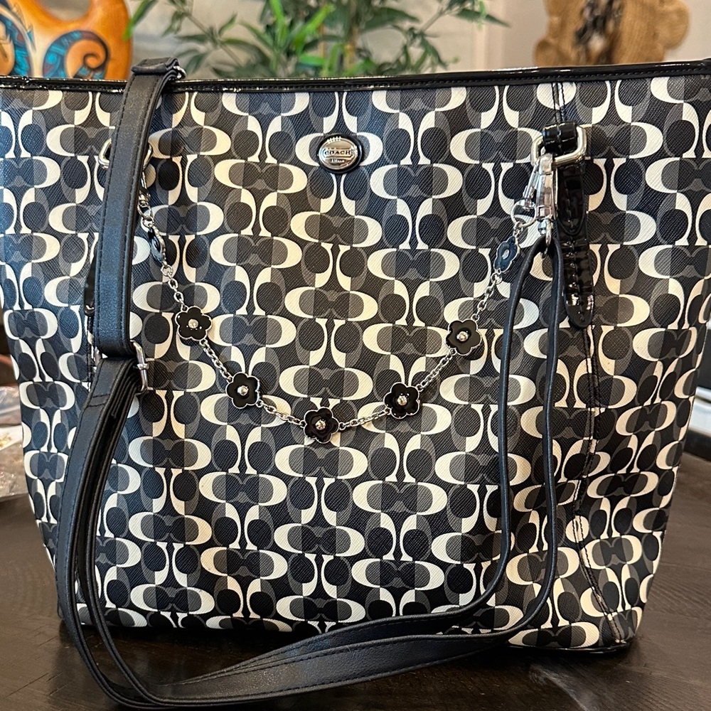 Coach Black & Cream Signature Print Tote with Wristlet - Picture 2 of 16